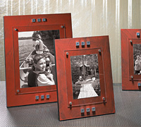 “No-Frame” Photo Frames